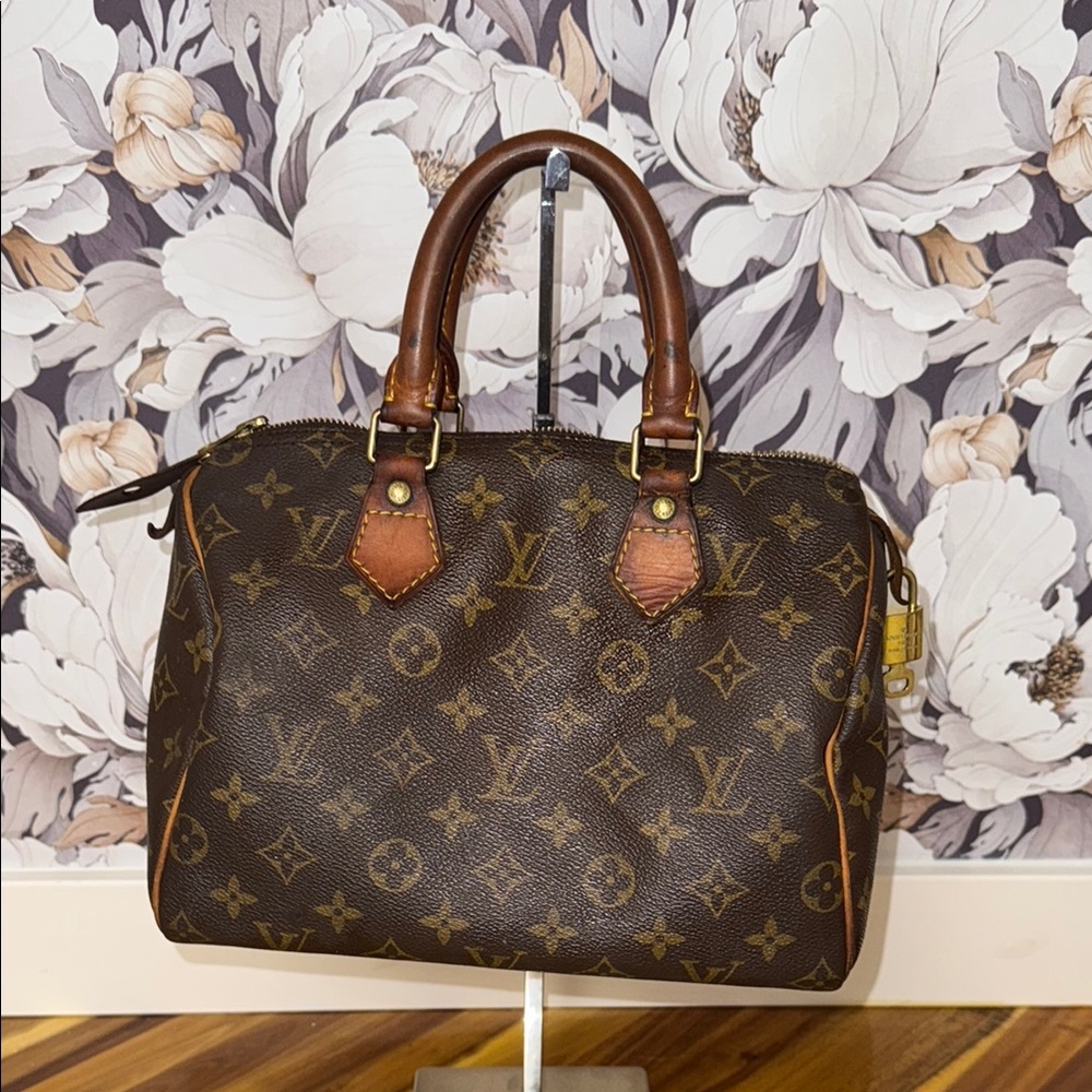 Authentic Louis Vuitton vintage speedy 25